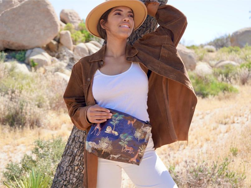 Portable Lightweight Toiletry Bag: Waterproof Medium Zipper Pack in Black with African Jungle Scene